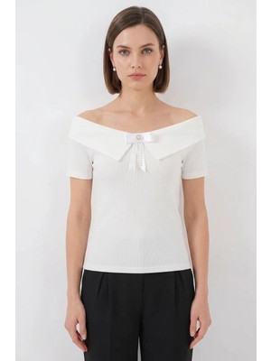Moda Molası Kadın Geniş Yaka Fiyonk Detaylı Beyaz Bluz