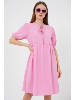 Moda Molası Kadın Yuvarlak Yaka Beli Büzgülü Kısa Kol Viskon Pembe Elbise