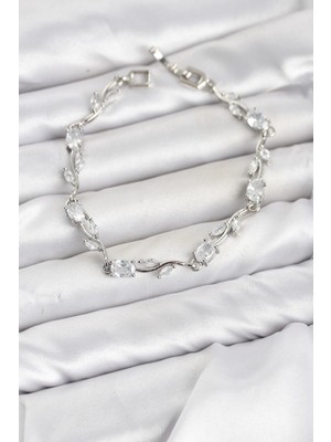 Akıllı Bayi Pirinç Gümüş Renk Zirkon Taşlı Çiçek Model Kadın Bileklik