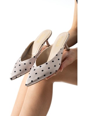 Dabab Shoes Sevılla Puantiye Desenli Bej Saten Sivri Burunlu 5 cm Ince Topuklu Mule Terlik