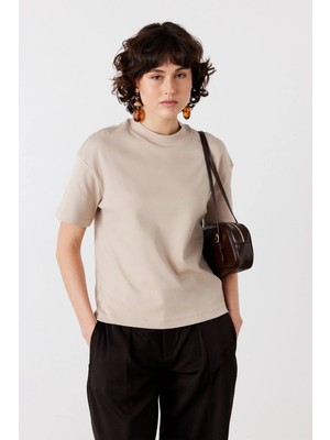 Facette Core Dik Yaka Kısa Kollu T-Shirt Bej