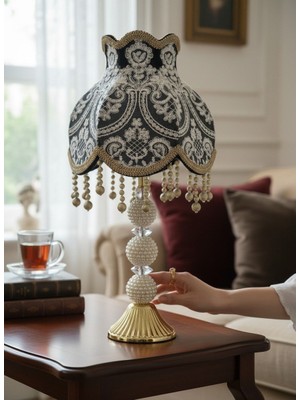 dekovien Koyu Füme Fransız Dantel Beyaz Işlemeli Kadife Başlık Gold Inci Ayaklı Klasik Model Abajur 50X25CM