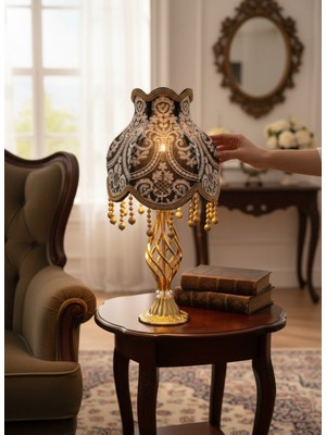 dekovien Koyu Füme Fransız Dantel Beyaz Işlemeli Kadife Başlık Gold Metal Ayaklı Klasik Model Abajur 50X25CM