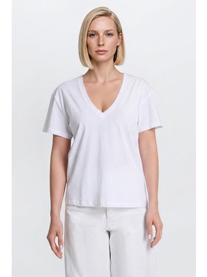 Altınyıldız Classics %100 Pamuk Yumuşak Dokulu Terletmez Slim Fit V Yaka Tişört