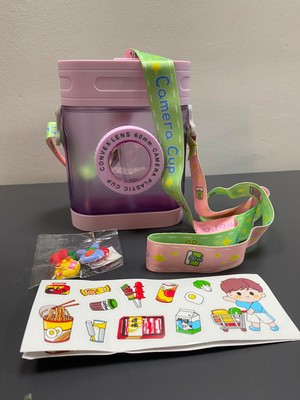 Elif Aksesuar Kamera Şekli Lila Renkli Etiketli Kız Çocuk Bebek Kayışlı Pipetli Matara Suluk 450ML