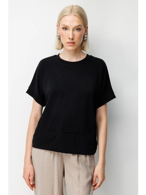 On Kadın Sıfır Yaka Dikiş Detaylı T-Shirt 76429 Siyah