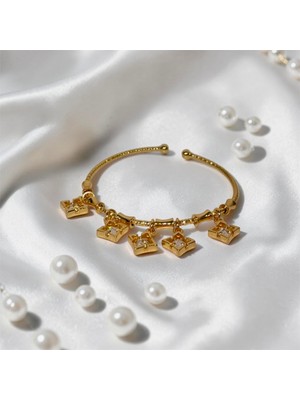 Jade Accessory Asılı Yıldızlı Çelik Gold Kaplama Kelepçemiz
