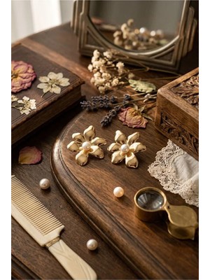 Rafiel Gold Incili Çiçek Küpe - Vintage Tarz Büyük Çiçek Küpe