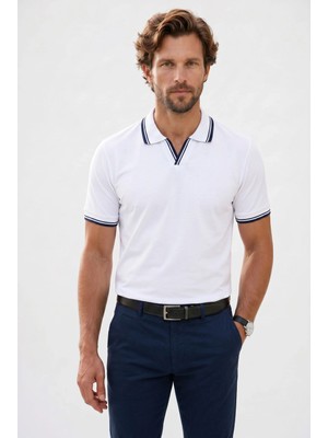 Tudors Erkek Slim Fit Dar Kesim %100 Pamuklu Çizgili Detaylı V Yaka Beyaz Polo Yaka Tişört