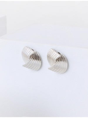 Jimmy Key Gümüş Rengi Modern Formlu Parlak Küpe