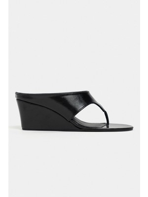 Nişantaşı Shoes Corey Siyah Rustik Parmak Arası Dolgu Topuklu Kadın Terlik