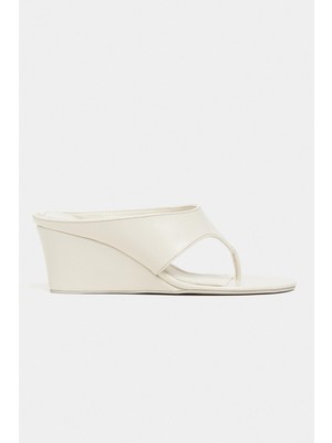 Nişantaşı Shoes Corey Bej Rustik Parmak Arası Dolgu Topuklu Kadın Terlik