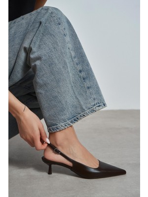 Nişantaşı Shoes Dipsy Kahve Mat Toka Detay Sivri Burun Kadın Topuklu Ayakkabı