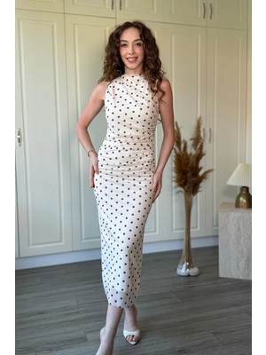 Dilay Gökoğlu Butik Puantiyeli Drapeli Yırtmaçlı Midi Tül Elbise