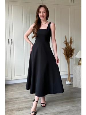 Dilay Gökoğlu Butik Askılı Zarif Kare Yaka Midi Kloş Elbise