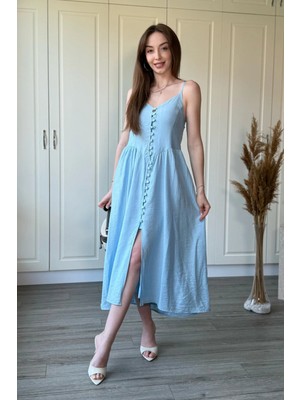Dilay Gökoğlu Butik Mavi Askılı Önü Düğmeli Yırtmaçlı Midi Elbise