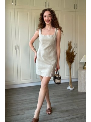 Dilay Gökoğlu Butik Askılı Dantel Detaylı Keten Kısa Elbise