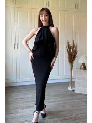 Dilay Gökoğlu Butik Dökümlü Halter Yaka Midi Siyah Elbise
