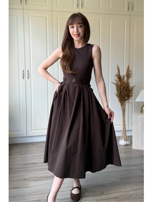 Dilay Gökoğlu Butik Kemerli Poplin Kahverengi Etek Elbise