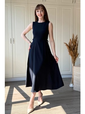 Dilay Gökoğlu Butik Yanları Kemer Detaylı Midi Lacivert Elbise