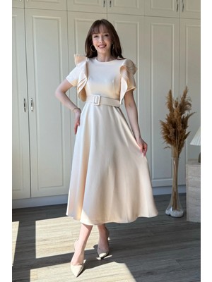 Dilay Gökoğlu Butik Fırfır Detaylı Kemerli Midi Kloş Bej Elbise