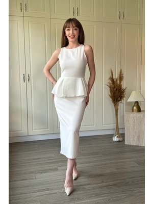 Dilay Gökoğlu Butik Beli Volan Detaylı Midi Beyaz Elbise