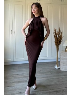 Dilay Gökoğlu Butik Dökümlü Halter Yaka Midi Kahverengi Elbise