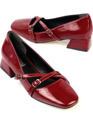 Shoetek Elvinya Kadın Stiletto Kalın Topuklu Çapraz Bantlı Tokalı Küt Burunlu Ayakkabı Bordo Rugan