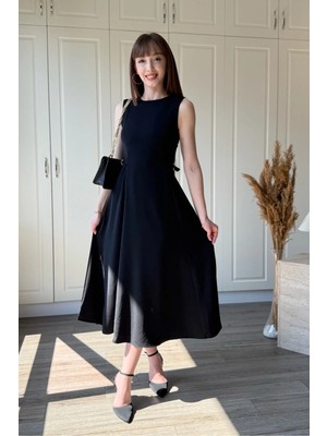 Dilay Gökoğlu Butik Yanları Kemer Detaylı Midi Siyah Elbise