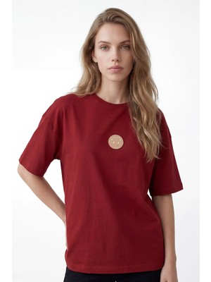 Hakke Oversize Gülen Yüz Baskılı T-Shirt