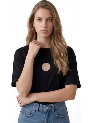 Hakke Oversize Gülen Yüz Baskılı T-Shirt