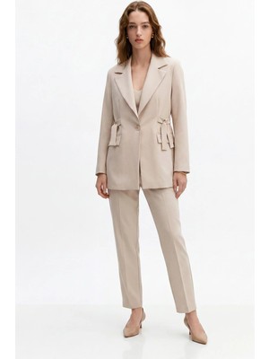 Hakke Desenli Yaka Detaylı Metal Tokalı Blazer Takım