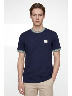 Hakke Minimal Logo Detaylı Bisiklet Yaka Erkek T-Shirt