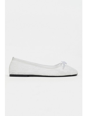Nişantaşı Shoes Magni Beyaz Dantel Nakışlı Fiyonk Detay Kadın Babet