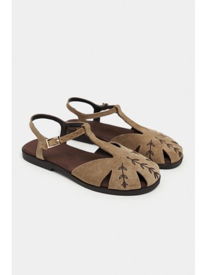 Nişantaşı Shoes Majes Rome Bej Süet Deri Nakış Detay Düz Taban Kadın Sandalet