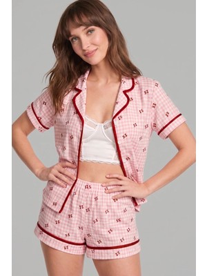Bella Notte Pembe Kiraz Desenli Ekose Biyeli Gömlek Yaka Şortlu Pijama Takımı