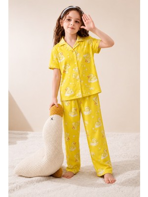 Eyka Çoçuk Sarı Ördek Desenli Kısa Kollu Düğmeli Pijama Takımı – Yumuşak Dokulu Rahat Ev Giyim