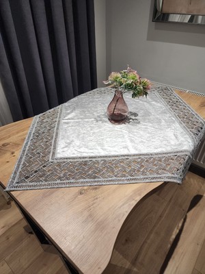 Yalıns Home Sepet Lüx Dekoratif Masa Örtüsü Simli Kadifeli 93 X93 cm