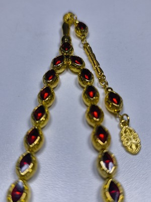 Efekentli Kırmızı Mineli Sarı Metal Alpaka Özel Tasarım Ağır Tesbih (11 x 8 x 6 Mm)