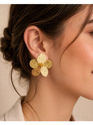 Kumru Studio Hasır Çiçek Tasarım Küpe Gold Detaylı