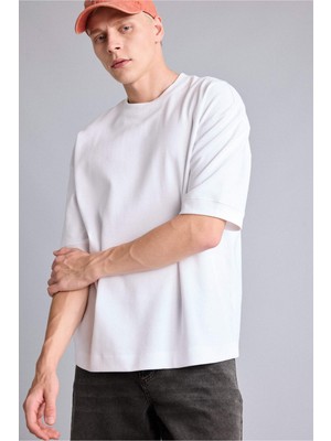 DeFacto Loose Fit Bisiklet Yaka Kısa Kollu Ağır Kumaş Basic Beyaz Tişört B4844AX26AU