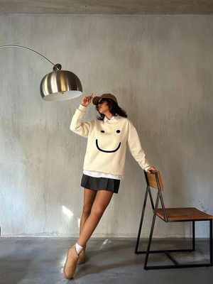 Minaaise Kadın Ekru Smile Süzene Nakışlı 3 Iplik Şardonlu Geniş Kesim Sweatshirt 28313
