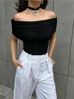 Minaaise Kadın Siyah Madonna Yaka Likralı Viskon Kısa Kollu Bluz 29124