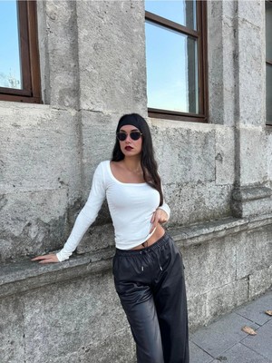 Minaaise Kadın Ekru Kayık Yaka Pamuk Kumaş Body 28338