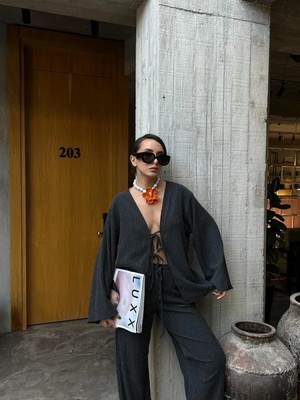 Minaaise Kadın Antrasit Krinkıl Kumaş Önden Bağlamalı Oversize Kimono Bluz 28172