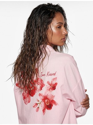 Koton Koton x Sibil Çetinkaya - Pamuklu Uzun Kollu Arkası Hibiskus Çiçek Baskılı Oversize Plaj Gömleği