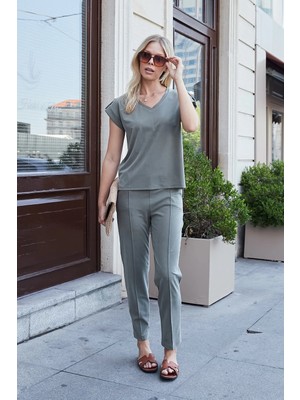 Jument Kadın Modal Ipeksi Likralı Kumaş V Yaka Duble Kollu Apoletli Yanları Yırtmaçlı T-Shirt Bluz-Haki