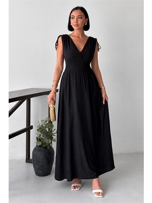 Neşeli Butik Kadın Siyah Bel Lastikli Kruvaze Yaka Omuz Bağlama Detaylı Tam Boy Elbise NBG133