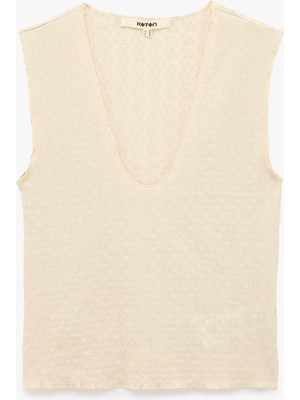 Koton Bürümcük Kumaş Dokulu Slim Fit Kolsuz V Yaka Bluz