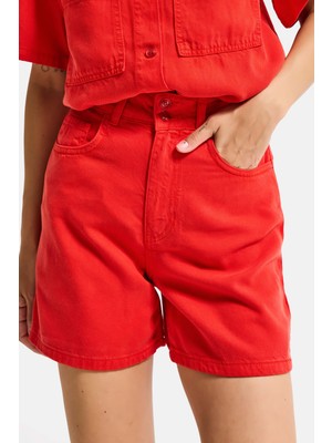 It's Basic Kadın Kırmızı 6s6-19 Relax Fit Kemer Detaylı %100 Koton Denim Şort